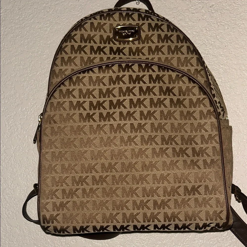Michael Kors compact mk